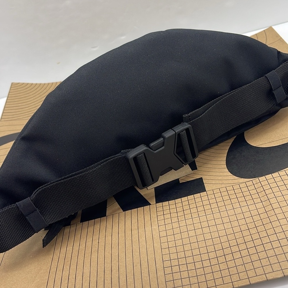 Nike Black Belt Bag Nike Heritage Waistpack (3L) & Fanny Pack
Black 
NWT - Picture 7 of 16